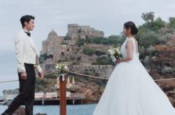 包含意大利后卫在女友生日时发布浪漫求婚的词条